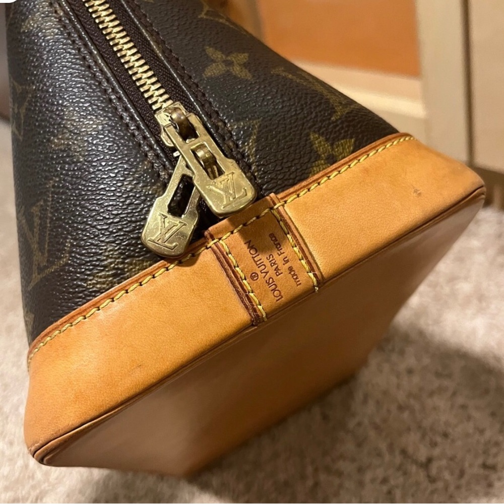 Louis Vuitton Alma - Picture 6 of 11